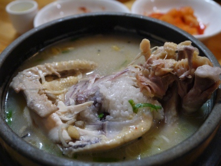1406888592-113204565 Seoul-土俗村蔘雞湯 大熱天也要補一下 首爾必吃