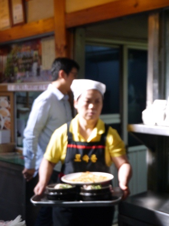 1406888898-239308768 Seoul-土俗村蔘雞湯 大熱天也要補一下 首爾必吃