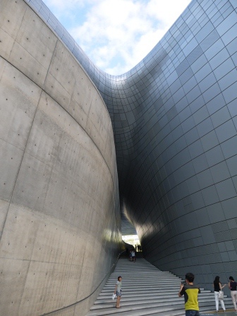 1408462198-1244892323 Seoul-東大門設計廣場 札哈哈蒂設計 來自星星的新地標