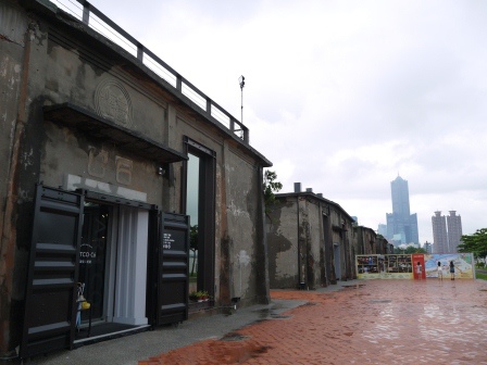 1409323972-1777934464 鹽埕-駁二藝術特區 磅礡大雨之下次要再來就是