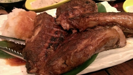 1411479918-2317055948 Tsukiji-築地串じげ備長炭火燒 噱頭十足的鮪中落ち 超大鮪魚一條直接上桌