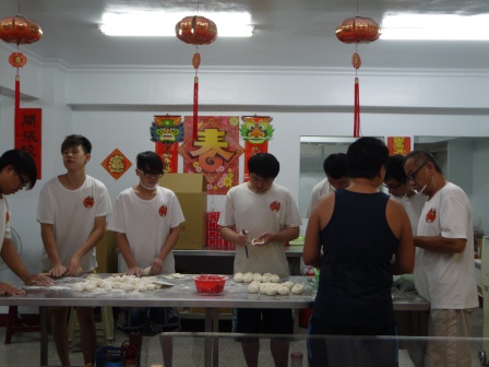 1411903817-2259028044 鹿港-阿振肉包vs老龍師肉包 鹿港的包子好好吃