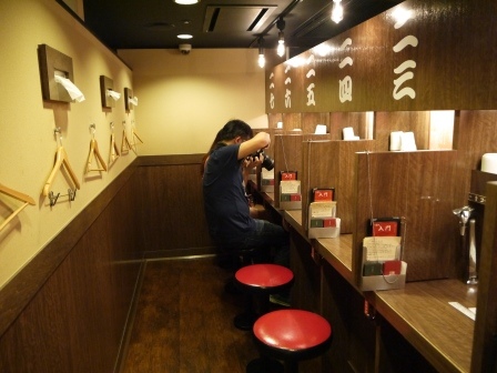 1413297196-1438629851 Fukuoka-一蘭拉麵 雖然到處都吃的到但還是要吃啊!