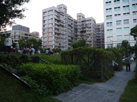 1413694564-1246125363 信義-四四南村 豪宅環繞的古早眷村