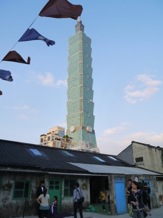 1413694946-3089901943 信義-四四南村 豪宅環繞的古早眷村