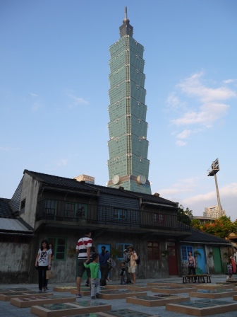 1413695014-2689241149 信義-四四南村 豪宅環繞的古早眷村