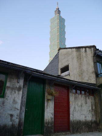 1413695041-1387846006 信義-四四南村 豪宅環繞的古早眷村
