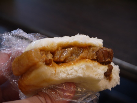 1413708489-2171621231 Nagasaki-岩崎本舖角煮 原來是刈包啊!!!真好吃
