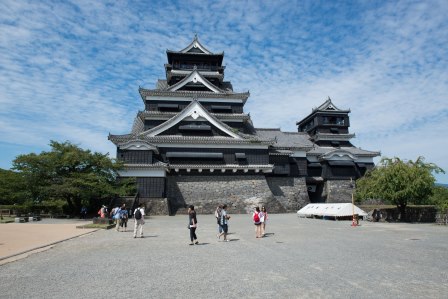 1416236842-3989713519 Kumamoto-熊本城 這藍天也太美襯托壯闊的熊本城