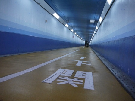 1417190295-3192067957 Mojiko-輕鬆走過關門海峽 地下人行步道