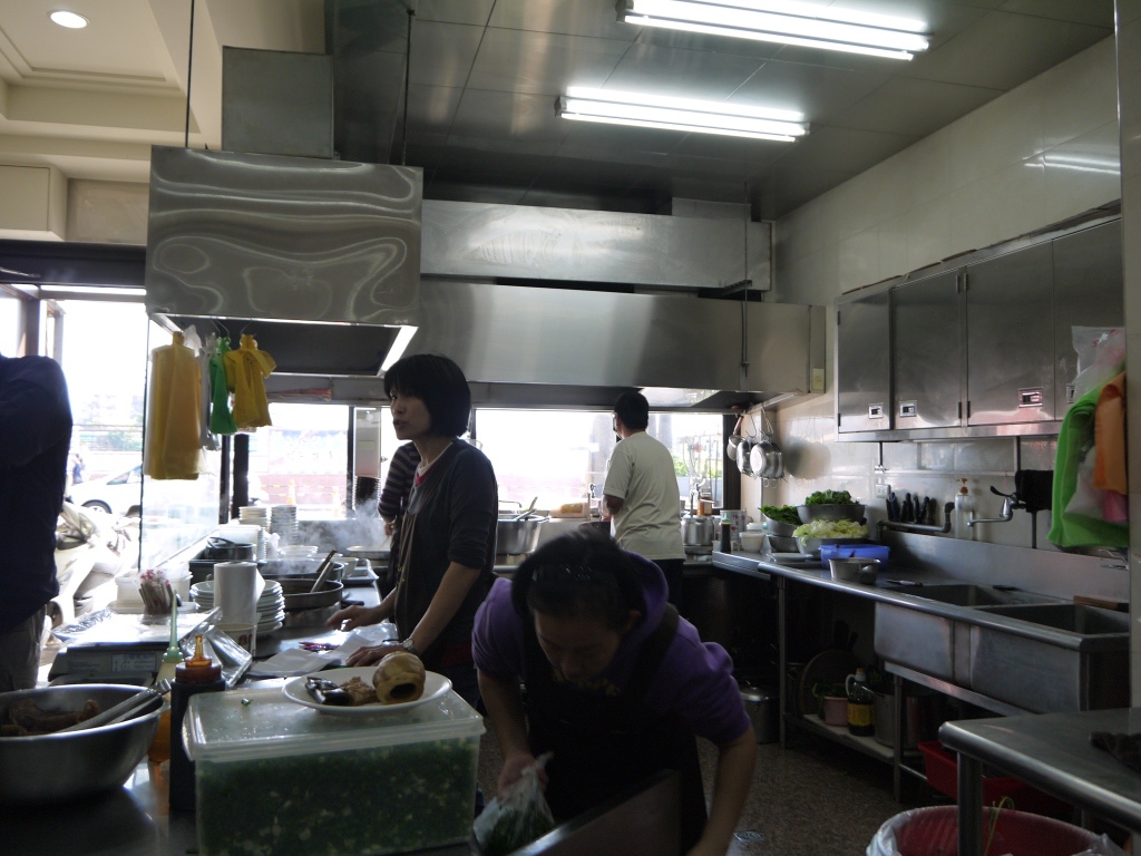 1418026719-3014268989 龍潭-龍潭牛肉麵 土黃牛肉