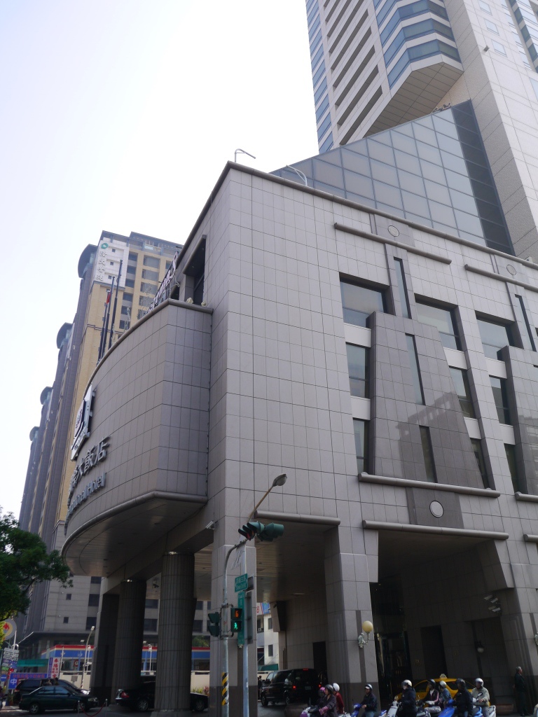1418217911-3098110117 苓雅-寒軒國際大飯店 整齊清潔不錯住