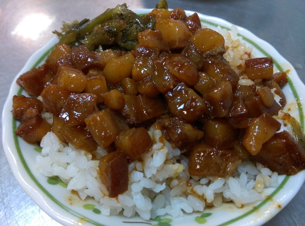1420636072-691923868 竹北-黑皮驊魯肉飯 魯肉飯好好吃喔