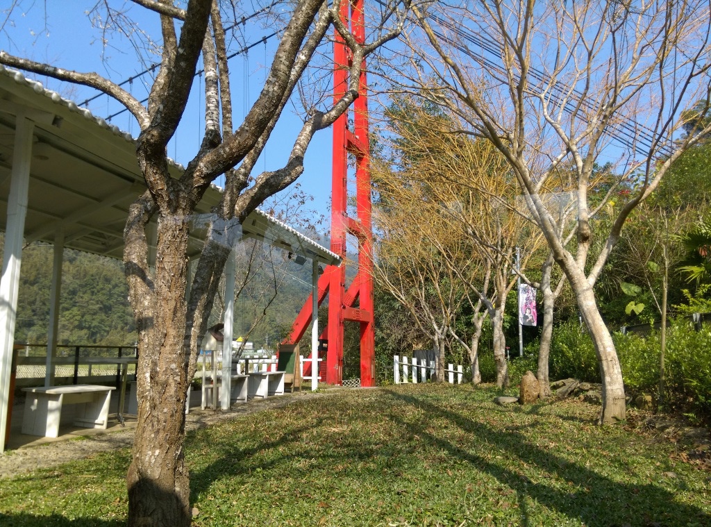 1421508068-2435826648 尖石-北角吊橋&北角24 賞大紅吊橋吃冰淇淋