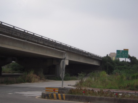 4042f5fe854d7ad3ae24c2b377217029 竹北-單車黑白騎
