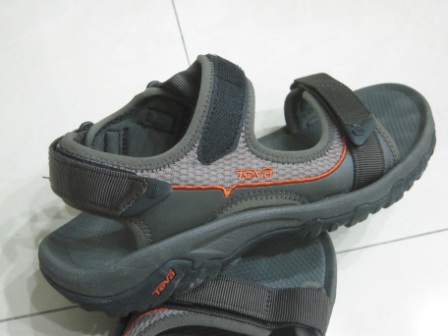 4bf20e88e6c48 Super Sandals運動涼鞋Chaco(vs. Teva)