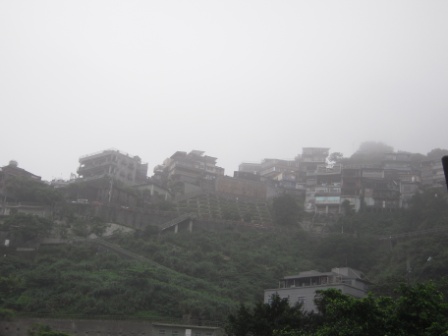 5b188689e3b3988c90bdabee18f41e80 瑞芳-山城九份晨霧瀰漫
