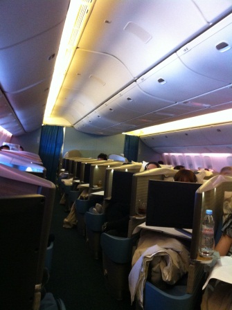 99633b4ad425255f0bcdcbceb3ad9b16 國泰航空魚骨式商務艙