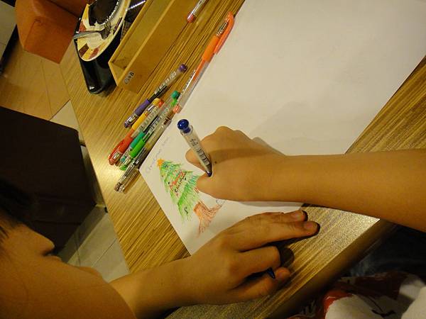學生聖誕樹光影配色畫法練習(3)
