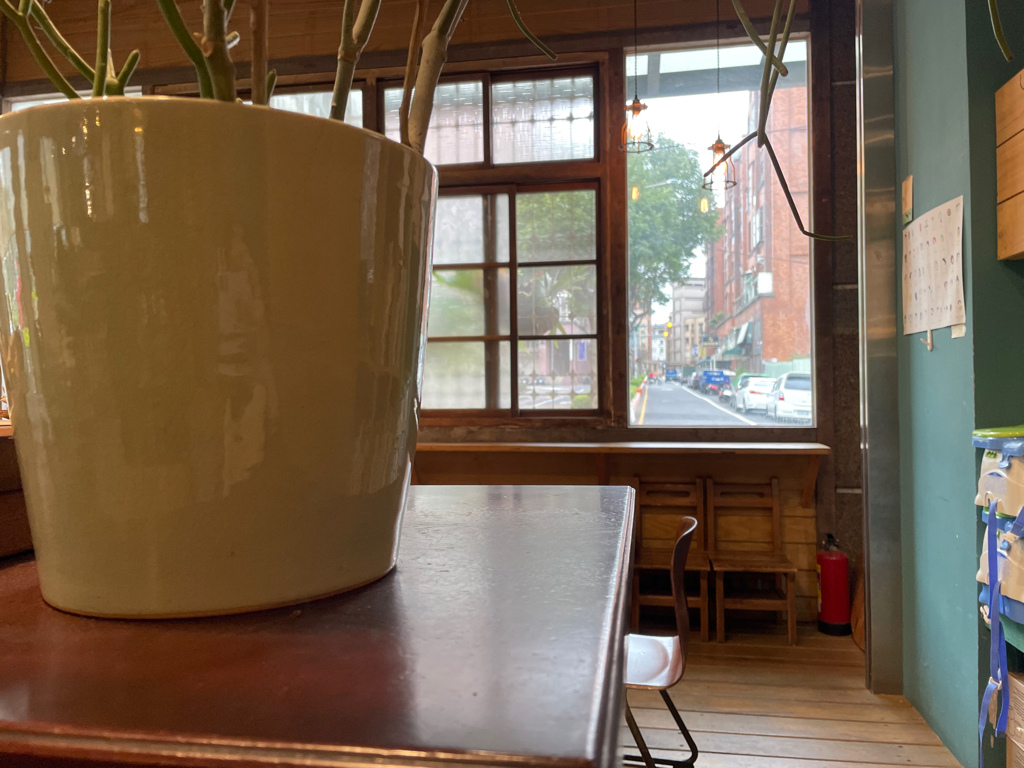 [食記] 龜山木質復古的hiii birdie知鳥咖啡