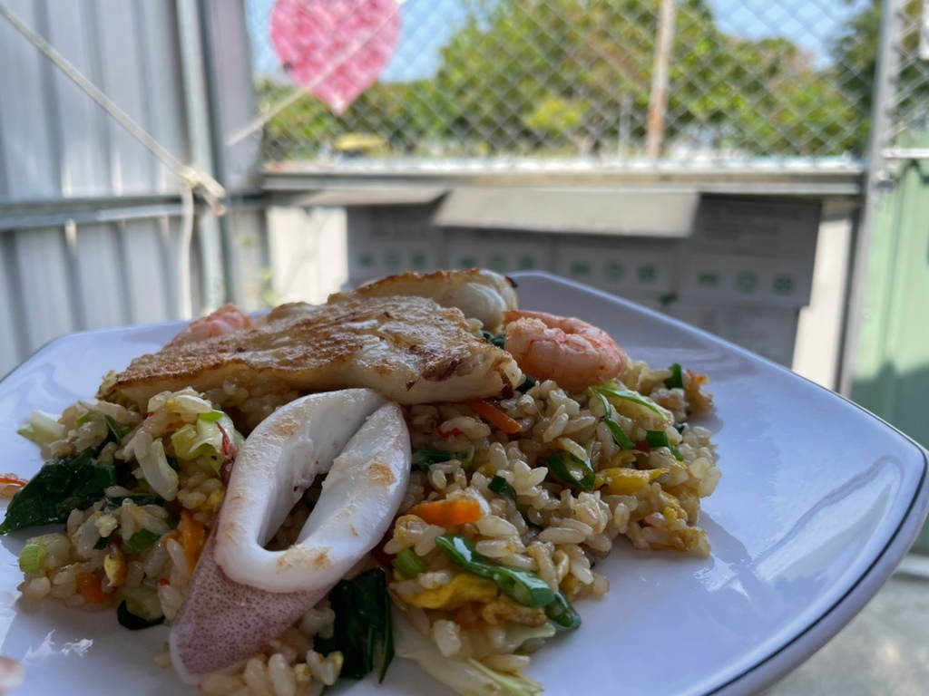 [食記]   台南隱身貨櫃炒飯攤的荳荳園 