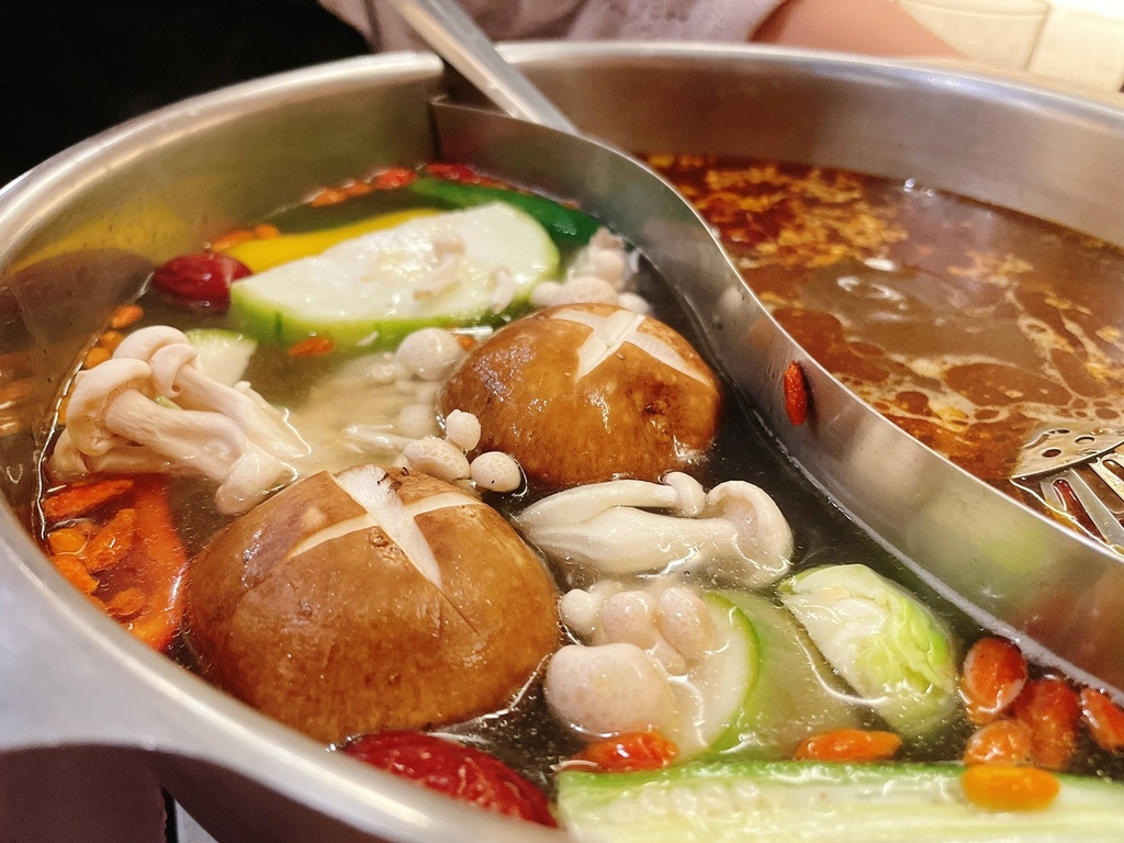 [食記] 台南預約制無菜單火鍋-小二鴛鴦麻辣鍋