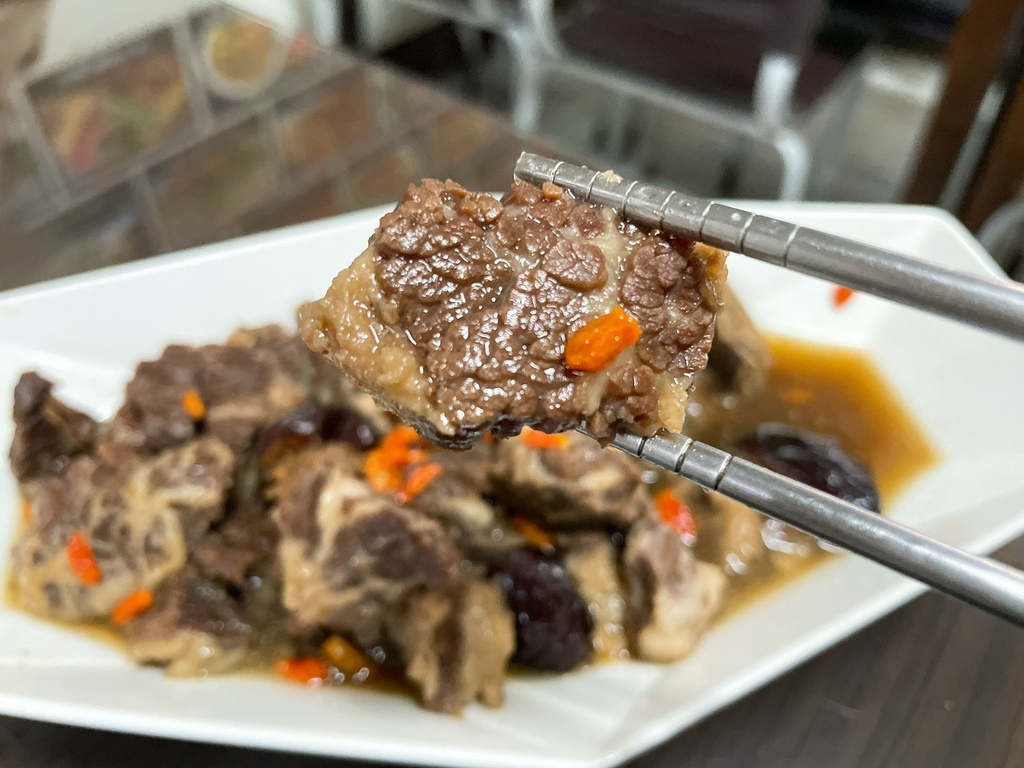 [食記] 來碗新營李家宇航牛肉湯 每週限定特色菜