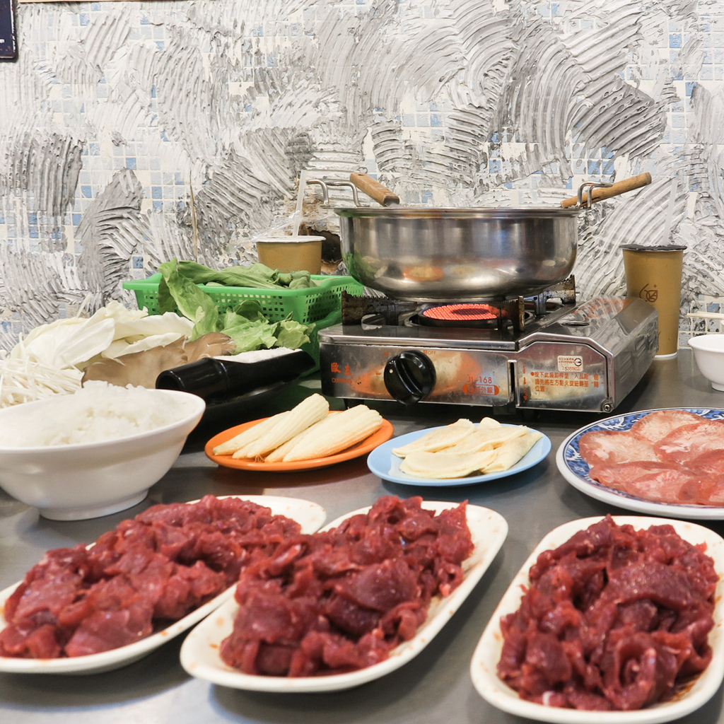 [食記] 台南成大附近黑蒜頭麻油牛肉爐