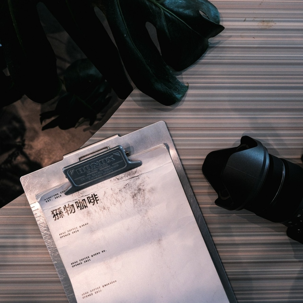 [食記] 高雄內惟美術館裡的Akau Coffee 猻物咖뀠