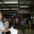 龍山寺站內人潮