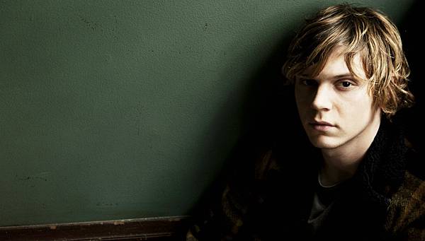 evan-peters-8