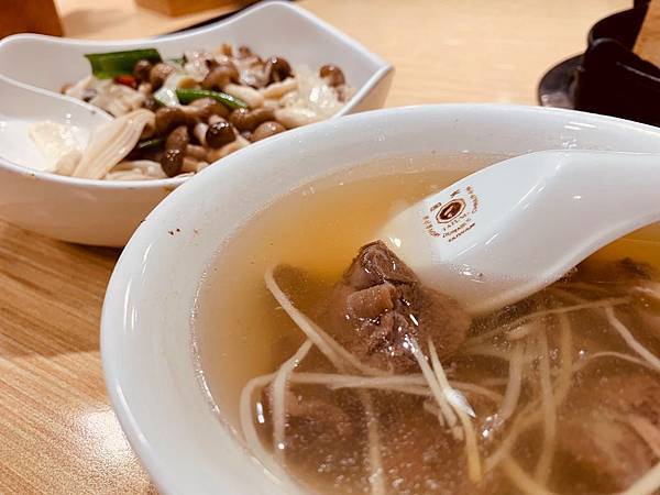 ［閒聊］台灣出差中途報告4仇富的羊肉爐 .jpg