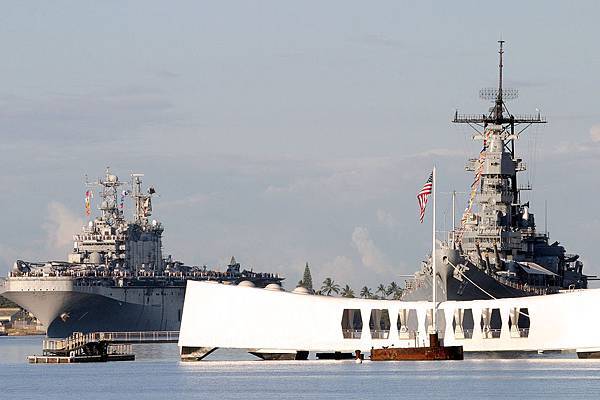 1280px-USS_Arizona_Memorial,_Pearl_Harbor,_Hawaii