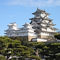 Himeji_Castle_The_Keep_Towers.jpg
