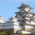 Himeji_Castle_The_Keep_Towers.jpg