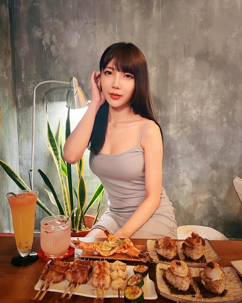 台中吾曹復古拍貼機烤串店推薦下班放鬆約會(寵物友善) 台中吾曹復古拍貼機烤串店推薦下班放鬆約會(寵物友善)