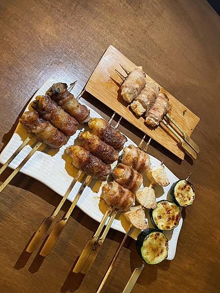 台中吾曹復古拍貼機烤串店推薦下班放鬆約會(寵物友善) 台中吾曹復古拍貼機烤串店推薦下班放鬆約會(寵物友善)