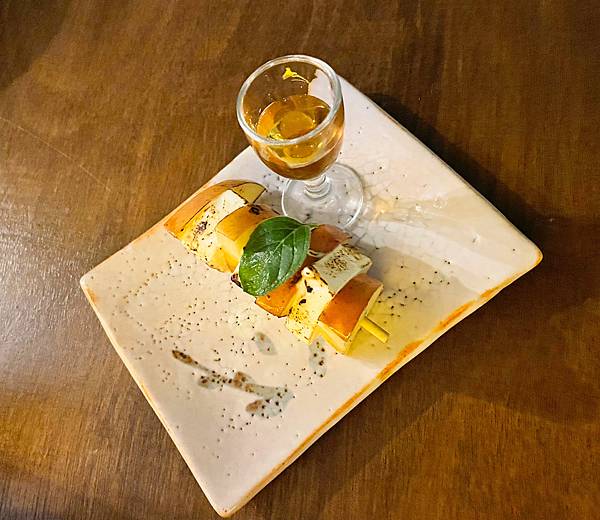 台中吾曹復古拍貼機烤串店推薦下班放鬆約會(寵物友善) 台中吾曹復古拍貼機烤串店推薦下班放鬆約會(寵物友善)