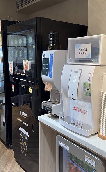 台北車站 貓咪咖啡廳|貓珈 飲料無限暢飲 有桌遊、漫畫 超多 台北車站 貓咪咖啡廳|貓珈 飲料無限暢飲 有桌遊、漫畫 超多