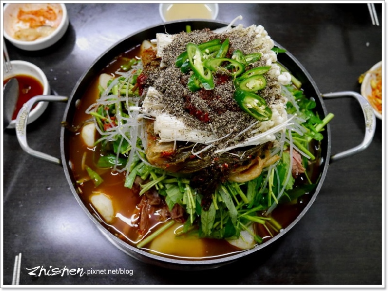 東輝韓食館 松五梅烤肉及馬鈴薯排骨湯不僅是招牌 而且大份量 魯智深與二鍋頭 痞客邦