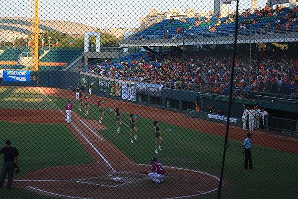 20130907 中華職棒 新莊賽   統一Showgirl表演