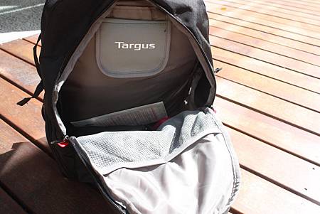 Targus-Revolution Shift 黑石後背包 17"(TSB280AP) 第二層