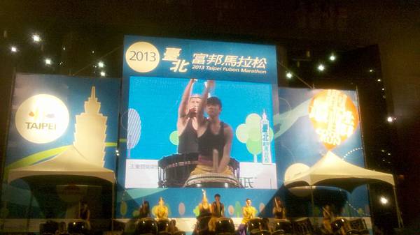 風雨之中半馬初體驗-2013 臺北富邦馬拉松 Taipei Fubon Marathon