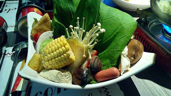 板橋 檸檬草 香茅火鍋 菜盤