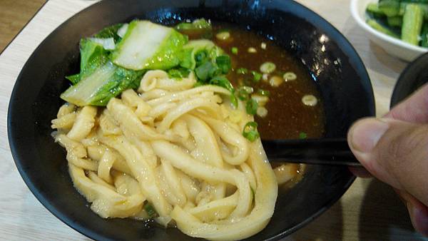 宏記刀削麵 牛肉湯麵2