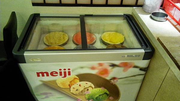 禾屋日式鍋物  明治冰淇淋