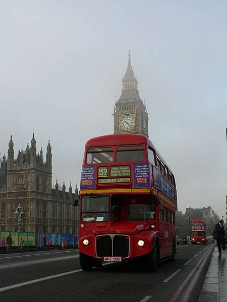 雙層巴士（double-decker bus）