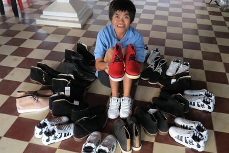 陳妍希幫助年輕學子 送愛到柬埔寨02