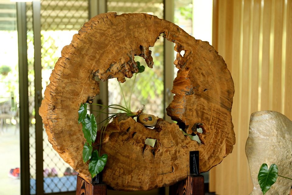 集集景點一日遊-秋水緣影雕工作室-室內藝品展示