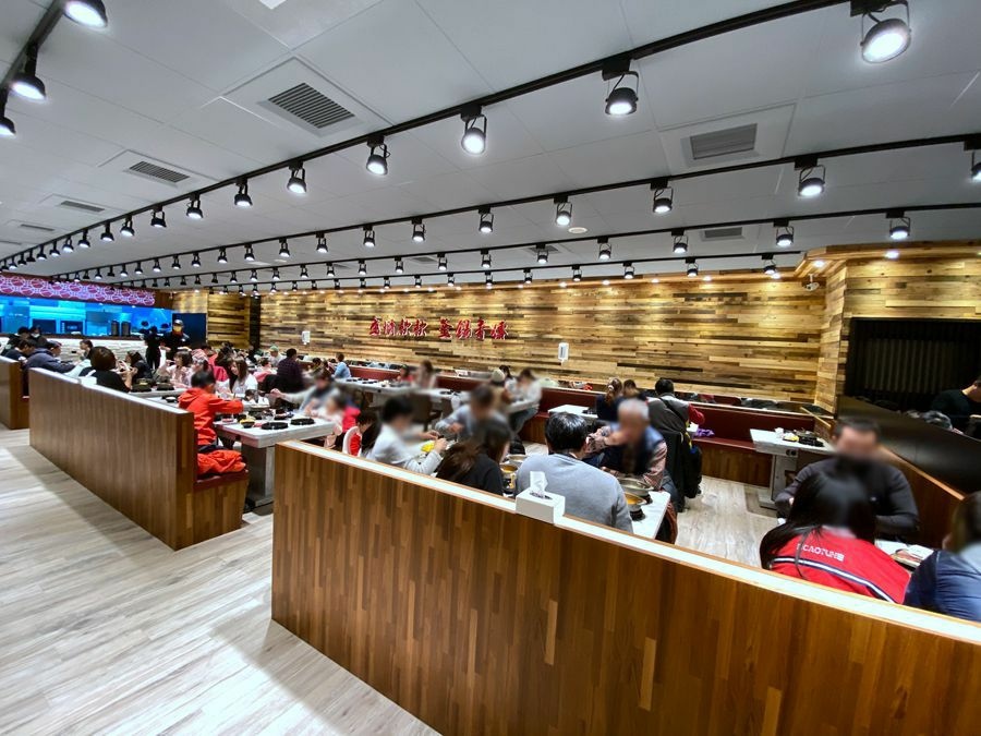 草屯火鍋餐廳【六扇門時尚湯鍋】-內部用餐空間 草屯火鍋餐廳【六扇門時尚湯鍋】-內部用餐空間